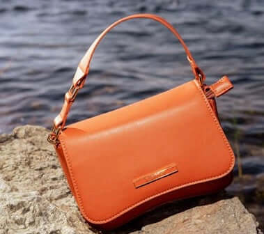 Onshoulderbag Luxury Carryalls
