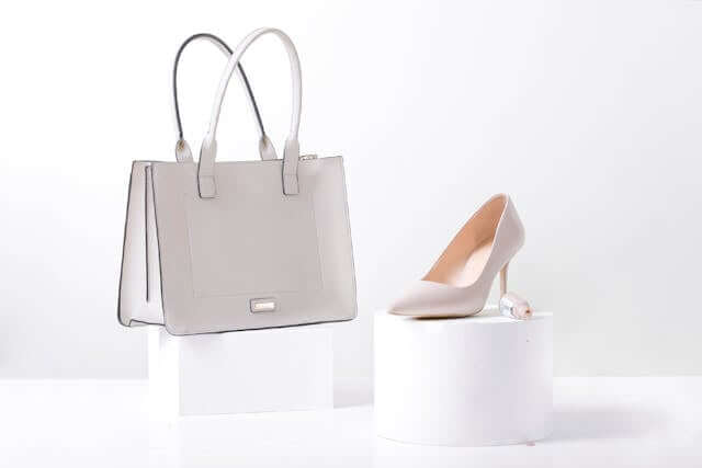 Onshoulderbag bag and shoes Matched in Style